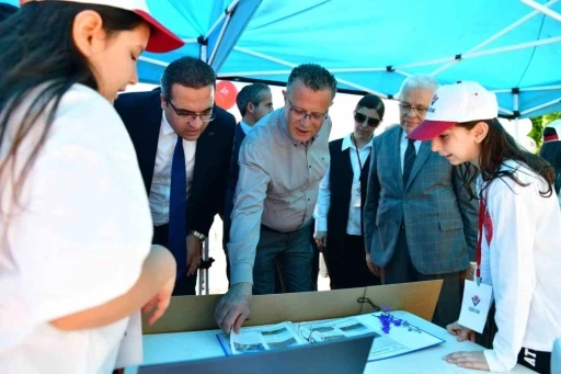 Alaşehir BİLSEM’de TÜBİTAK 4006 Bilim Fuarı açıldı
