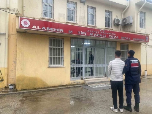 Alaşehir&rsquo;de 5 bin 96 adet sentetik hap ele ge&ccedil;irildi
