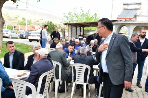 Alaşehir’de Başkan Öküzcüoğlu ve muhtar küskün aileleri barıştırdı
