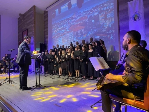 Alaşehir&rsquo;de &rsquo;İstanbul Şarkıları&rsquo; r&uuml;zgarı
