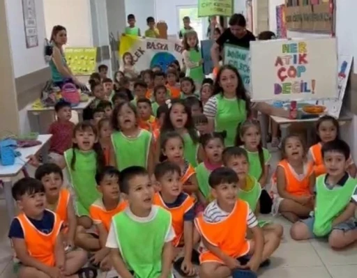 Alaşehir’de minikler çevre için oturdu
