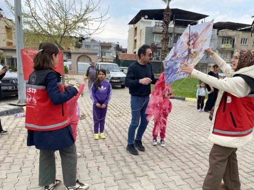 Alaşehir&rsquo;de Romanlar G&uuml;n&uuml; u&ccedil;urtma şenliğiyle kutlandı
