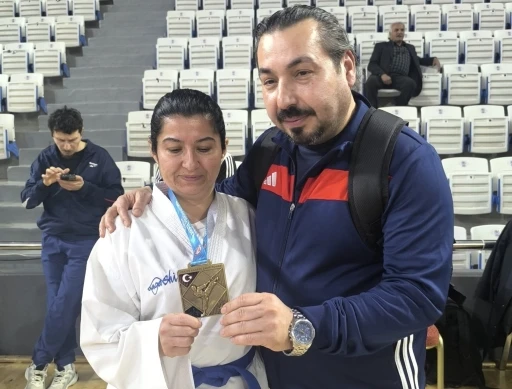 Alaşehirli karateci T&uuml;rkiye&rsquo;nin zirvesinde
