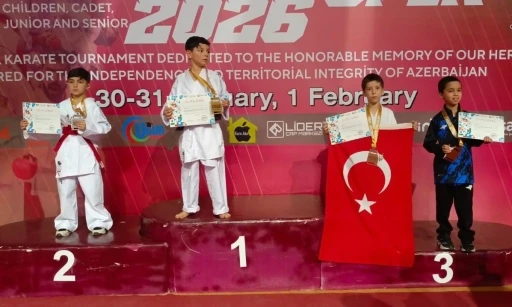 Alaşehirli karateciler Bak&uuml;&rsquo;de madalyaları kaptı
