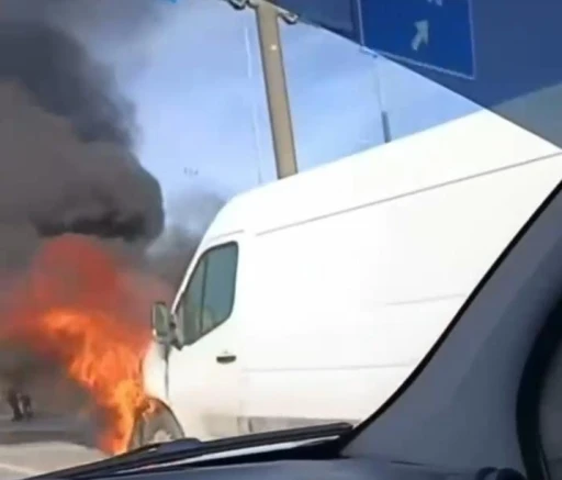 Alev alan servis minib&uuml;s&uuml; k&uuml;le d&ouml;nd&uuml;
