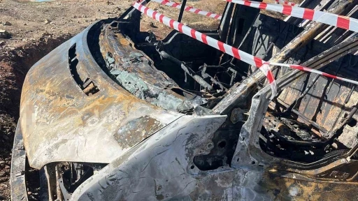 Alev alev yanan mutfak tüpü yüklü kamyonet küle döndü
