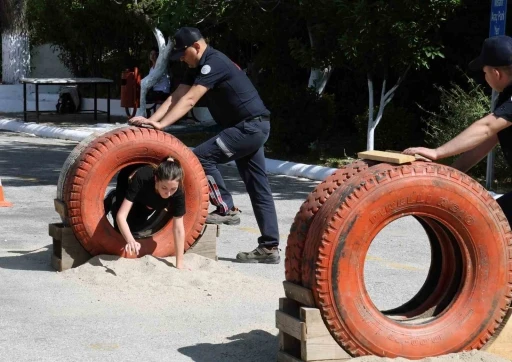 İTFAİYE ERİ OLMAK İÇİN TER DÖKTÜLER