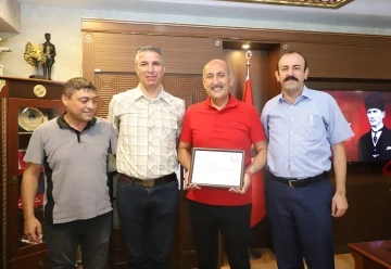 Alevilerin takdirini toplayan MHP’li belediye başkanına &quot;teşekkür beratı&quot;
