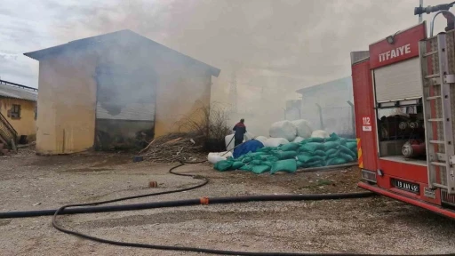 Alevlere teslim olan bin 500 adet balya küle döndü
