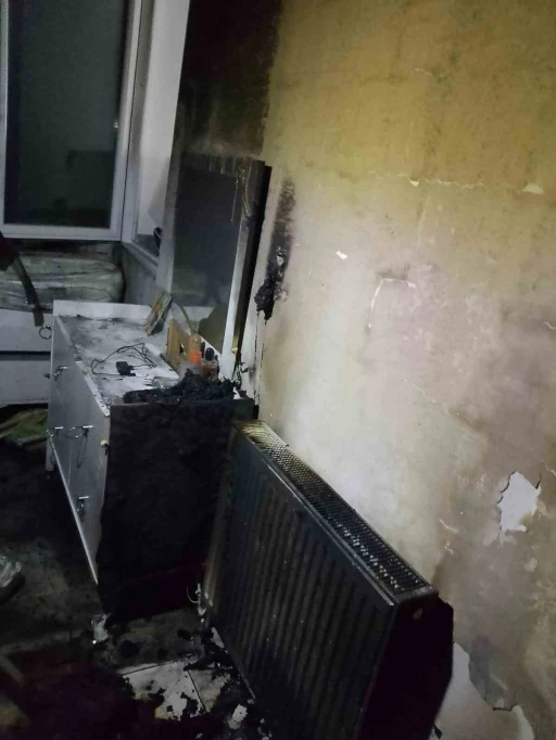 Alevlere teslim olan ev kullanılamaz hale geldi
