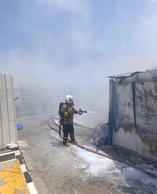 Alevlere teslim olan konteyner kullanılamaz hale geldi
