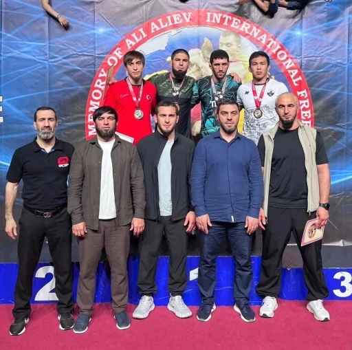 Ali Aliyev Uluslararası G&uuml;reş Turnuvası&rsquo;nda 3 g&uuml;m&uuml;ş madalya
