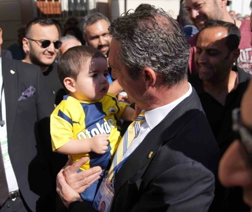 Ali Koç’a kongre üyelerinden yoğun ilgi
