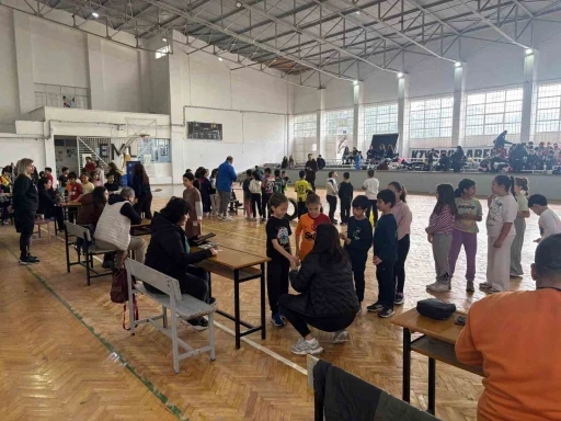 Aliağa&rsquo;da bin 120 &ouml;ğrenci sportif yetenek yaramasından ge&ccedil;ti

