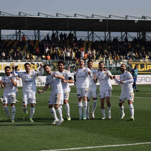 Aliağa FK, zirveye oynuyor
