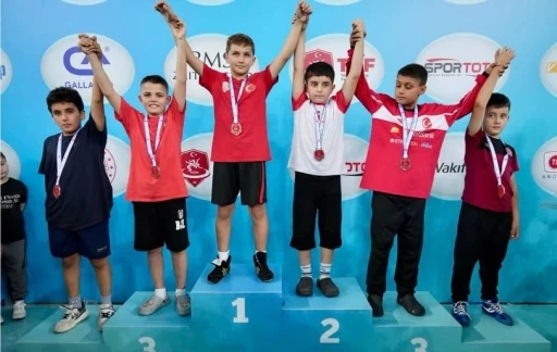 Aliağalı g&uuml;reş&ccedil;ilerden iki T&uuml;rkiye derecesi birden
