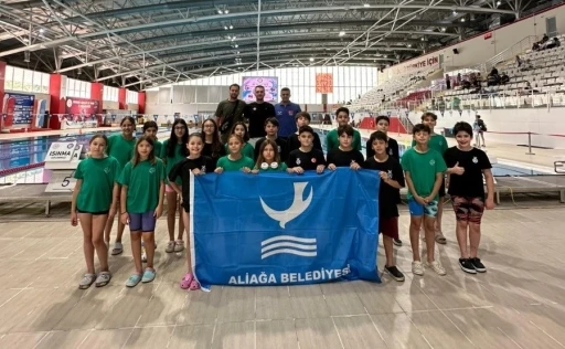 Aliağalı y&uuml;z&uuml;c&uuml;lerden Samsun&rsquo;da &ouml;nemli başarı
