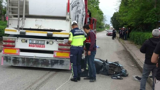 Alınan aracın devrini beklerken hayalleri kural ihlali yapan tırın altında kaldı
