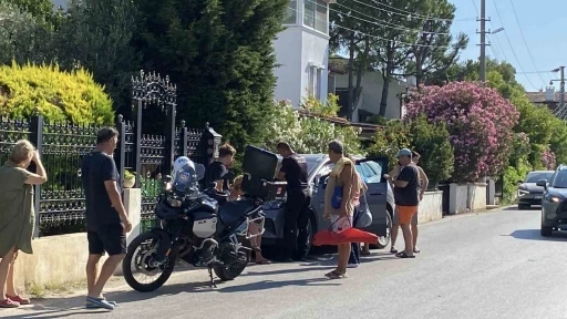 Alkollü kadın sürücünün kullandığı araç bahçe duvarına çarparak durabildi
