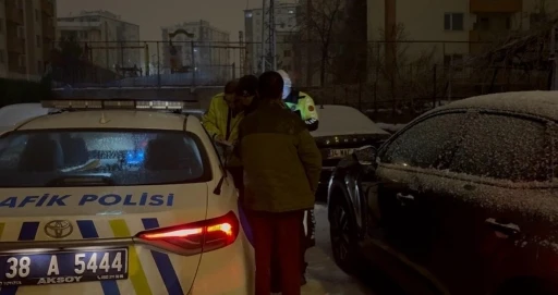 Alkoll&uuml; s&uuml;r&uuml;c&uuml; &ccedil;ıkmaz sokağa girince yakayı ele verdi
