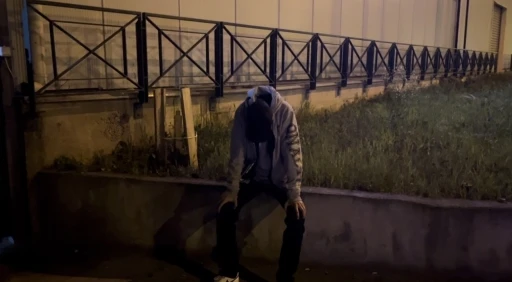 Alkoll&uuml; s&uuml;r&uuml;c&uuml; ehliyeti kaptırınca ağladı
