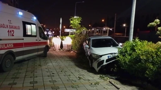 Alkoll&uuml; s&uuml;r&uuml;c&uuml; kazaya neden oldu, ara&ccedil;lar hurdaya d&ouml;nd&uuml;
