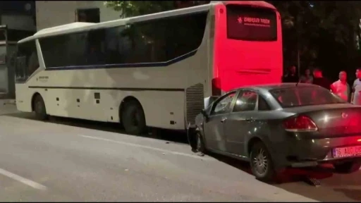 Alkoll&uuml; s&uuml;r&uuml;c&uuml; &ouml;nce duvara sonra otob&uuml;se &ccedil;arptı: 2 ağır yaralı
