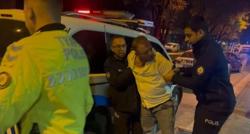 Alkollü sürücü patlak lastikle kaçtı, polisi peşinde pervane etti: &quot;Lahmacunu 80 liraya satıyorum&quot;
