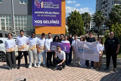 ALK&Uuml;&rsquo;l&uuml; gen&ccedil; tiyatrocular b&ouml;lge finallerinde şampiyon olup yarı finale y&uuml;kseldi
