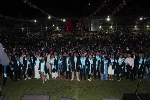 ALK&Uuml; mezuniyet t&ouml;reni coşkuyla yapıldı
