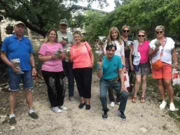 Alman turistler yıllardır aradıkları şifayı Antalya’nın doğasında buldular
