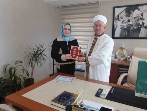 Alman vatandaşı Kerstin, İslam&rsquo;ı se&ccedil;erek "Elif" oldu
