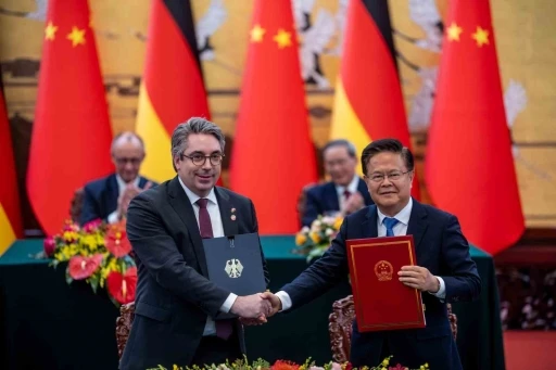 Almanya Başbakanı Merz, &Ccedil;inli lider Xi ile bir araya geldi