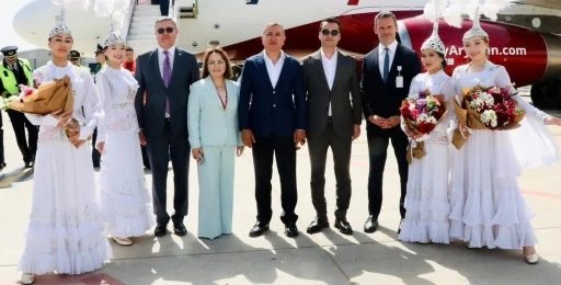 Almatı&rsquo;dan Gazipaşa-Alanya Havalimanına ilk u&ccedil;ak seferi "su takı" seremonisiyle karşılandı
