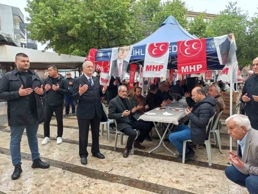 Alparslan T&uuml;rkeş Salihli&rsquo;de dualarla anıldı
