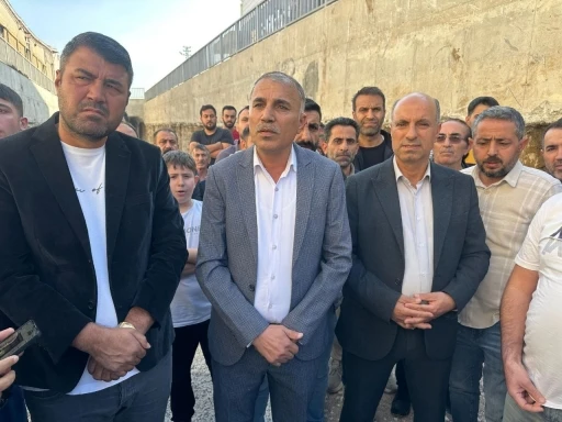 Alt geçit bitmeyince &quot;bitme&quot; noktasına gelen esnaf isyan etti
