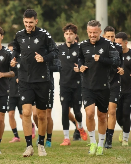 Altay&rsquo;da Ceyhun G&uuml;lselam ve &Ouml;zg&uuml;r &Ouml;zkaya fesih hakkını kullanmadı
