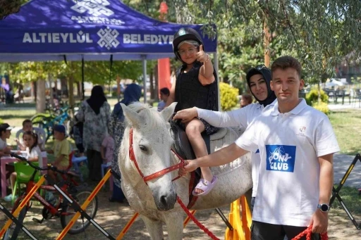 Altıeyl&uuml;l&rsquo;de minikler midilli atlarla tanıştı
