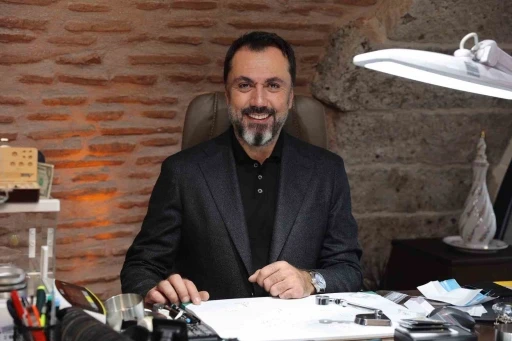 Altın 4 bin 232 dolar seviyesinde dengede: &quot;Sessizlik çoğu zaman yeni bir yükseliş dalgasının habercisidir&quot;
