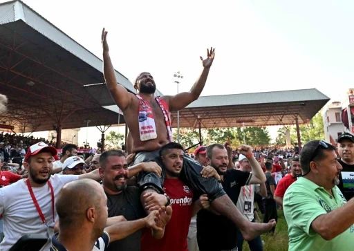 Altın kemer üçüncü kez Antalya’ya geldi, kutlama töreni şehitler nedeniyle ertelendi

