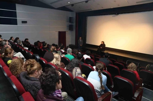 Altın Portakallı y&ouml;netmen Seyfettin Tokmak Nil&uuml;ferlilerle buluştu
