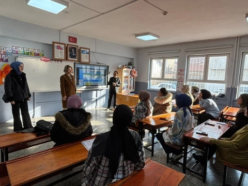 Altıntaş&rsquo;ta Aile Okulu Kursu devam ediyor
