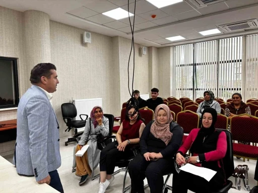 Altıntaş’ta Ebeveyn Okulu kursları
