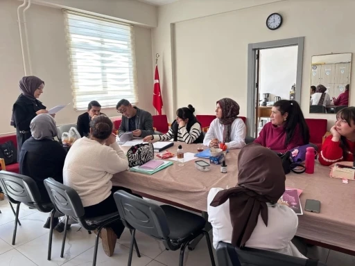 Altıntaş’ta &quot;Ben Kimim, Hangi Mesleğe Uygunum?&quot; başlıklı etkinlik
