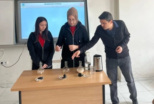 Altıntaş’ta &quot;Enerjimiz Geleceğe-Kodluyorum, Modelliyorum, Üretiyorum&quot; projesi
