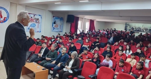 Altıntaş’ta &quot;Kurtuluştan Egemenliğe&quot; temalı çocuk söyleşisi
