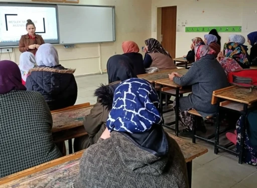Altıntaş’ta &quot;Meslekleri Tanıyorum&quot; temalı veli bilgilendirme seminerleri
