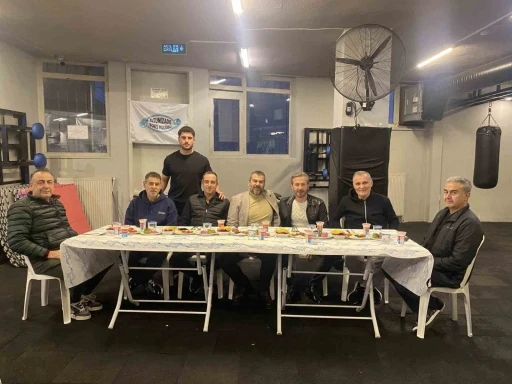 Altunizade Boks Kul&uuml;b&uuml;, geleneksel iftar programında bir araya geldi
