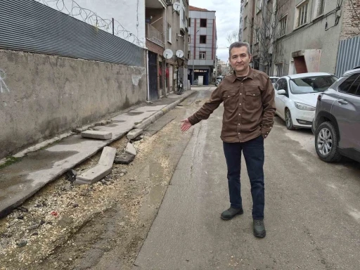 Altyapı &ccedil;alışmaları sırasında bozulan sokağın onarılması bekleniyor
