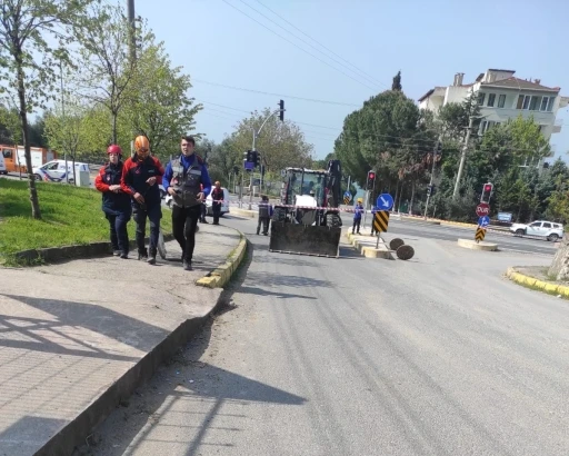 Altyapı çalışmalarında delinen doğal gaz borusu ekipleri harekete geçirdi
